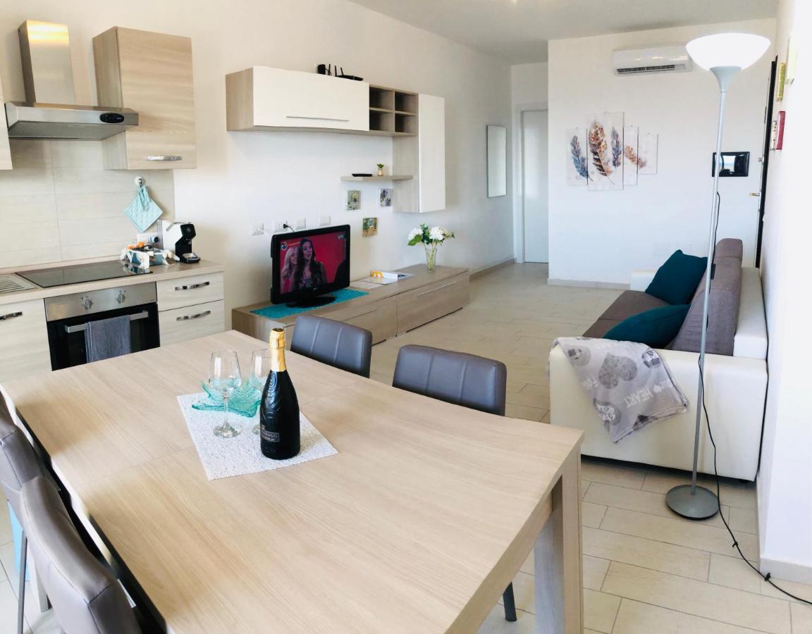 Apartment Tramonto Sea-Front Valledoria  Εξωτερικό φωτογραφία